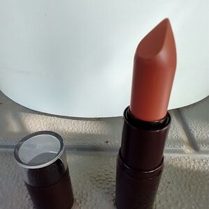 Mineral power by Maybelline 250 chestnut lipstick